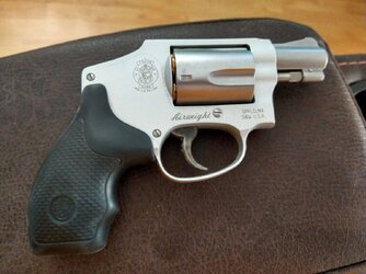 smith-wesson-642-airweight-38_1.jpg
